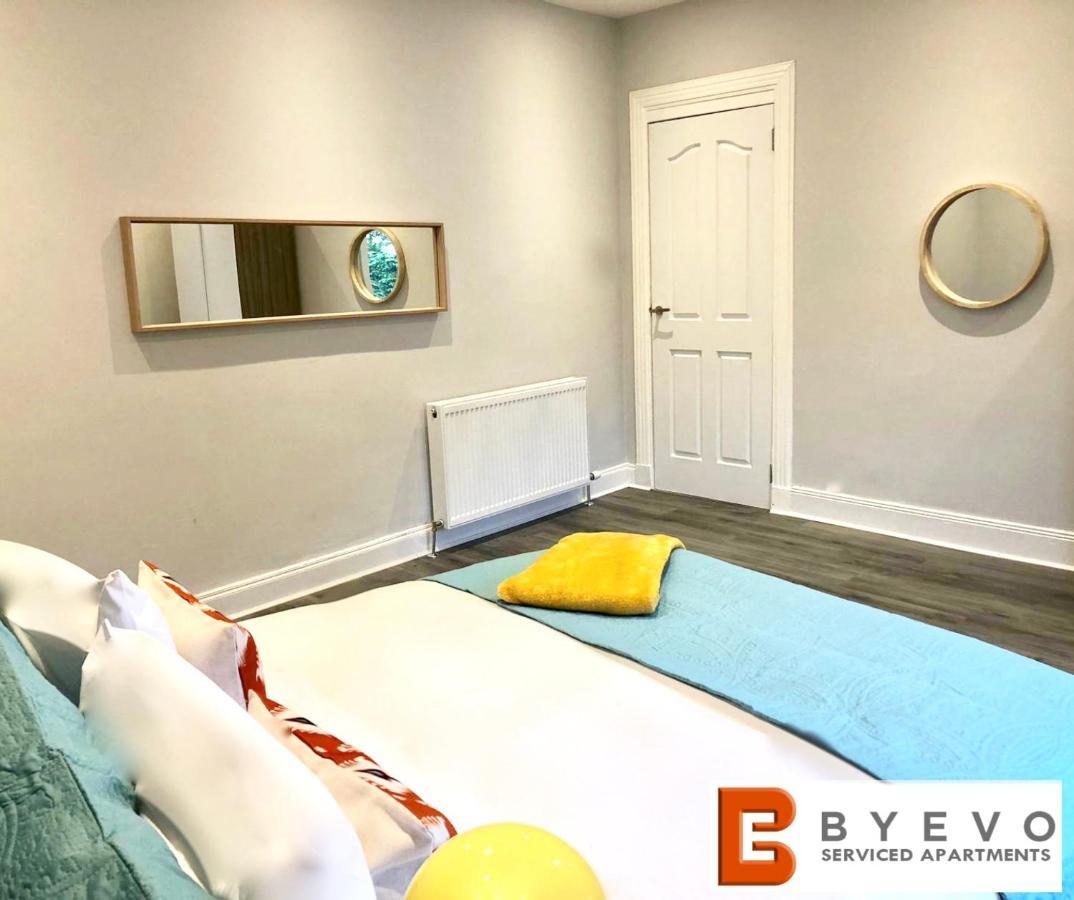 גלאזגו Byevo Almar Villa - Close To City And Airport - Perfect For Contractors Or Large Groups מראה חיצוני תמונה