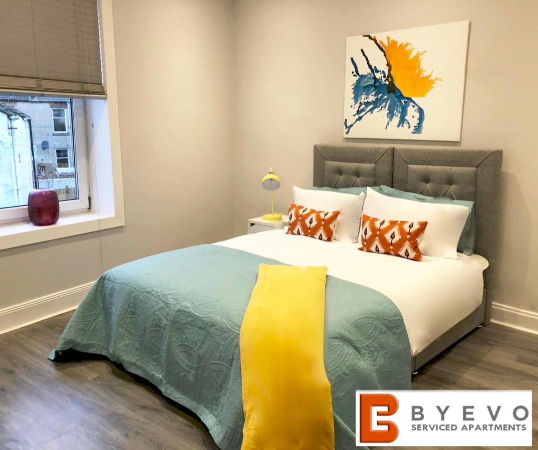 גלאזגו Byevo Almar Villa - Close To City And Airport - Perfect For Contractors Or Large Groups מראה חיצוני תמונה
