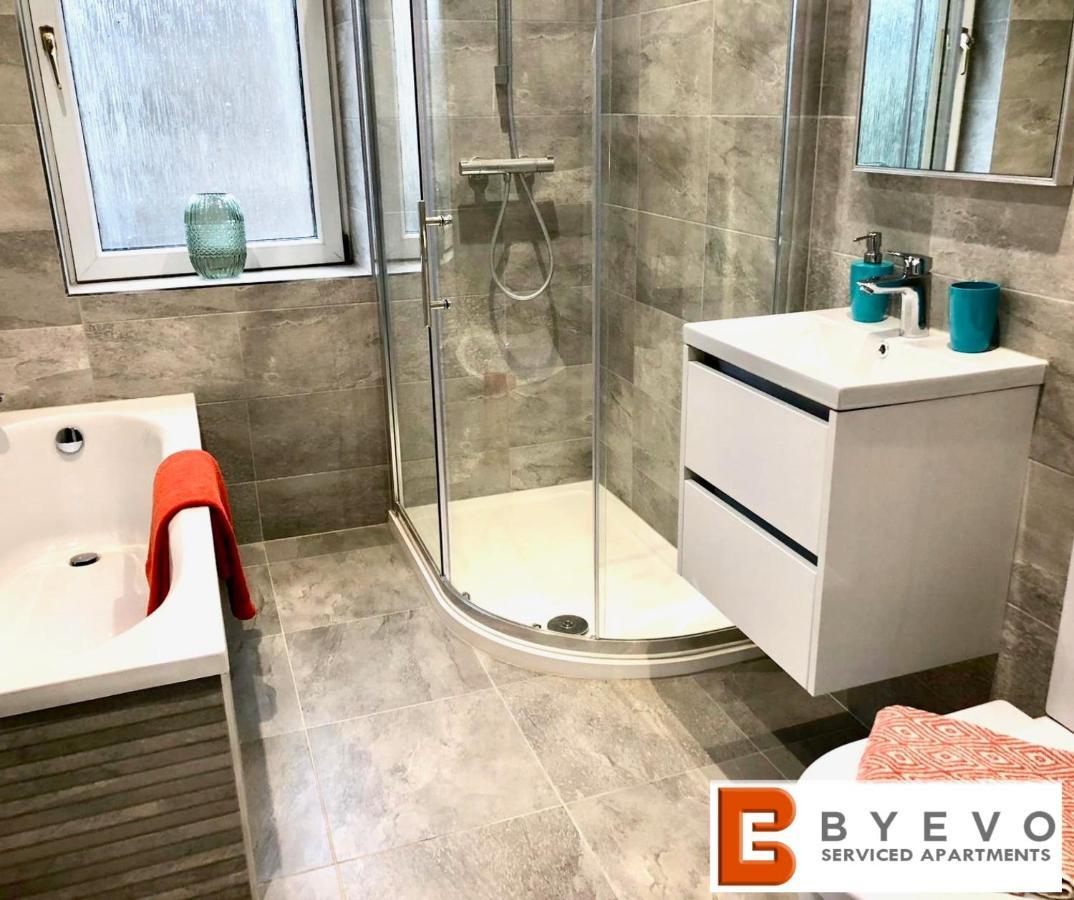 גלאזגו Byevo Almar Villa - Close To City And Airport - Perfect For Contractors Or Large Groups מראה חיצוני תמונה