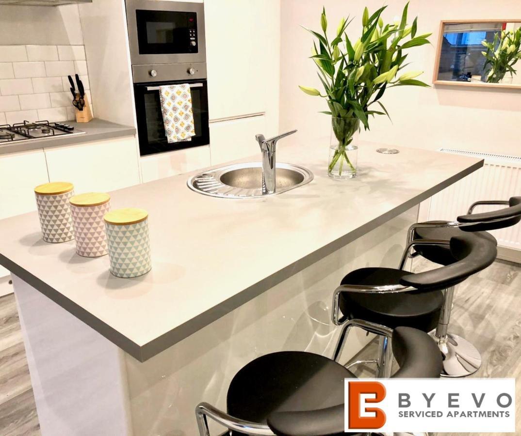 גלאזגו Byevo Almar Villa - Close To City And Airport - Perfect For Contractors Or Large Groups מראה חיצוני תמונה