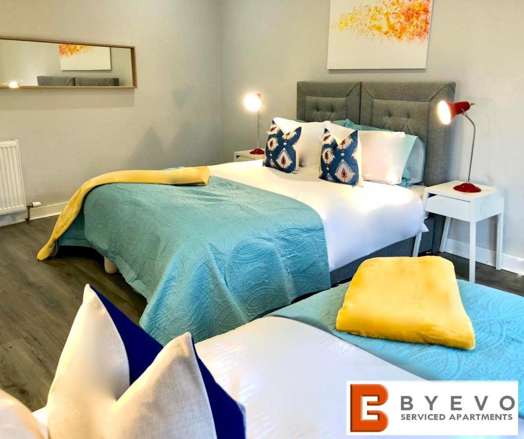 גלאזגו Byevo Almar Villa - Close To City And Airport - Perfect For Contractors Or Large Groups מראה חיצוני תמונה
