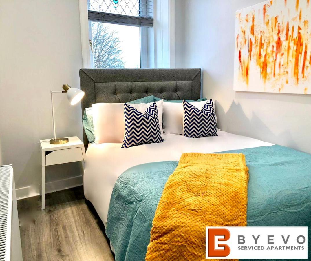 גלאזגו Byevo Almar Villa - Close To City And Airport - Perfect For Contractors Or Large Groups מראה חיצוני תמונה