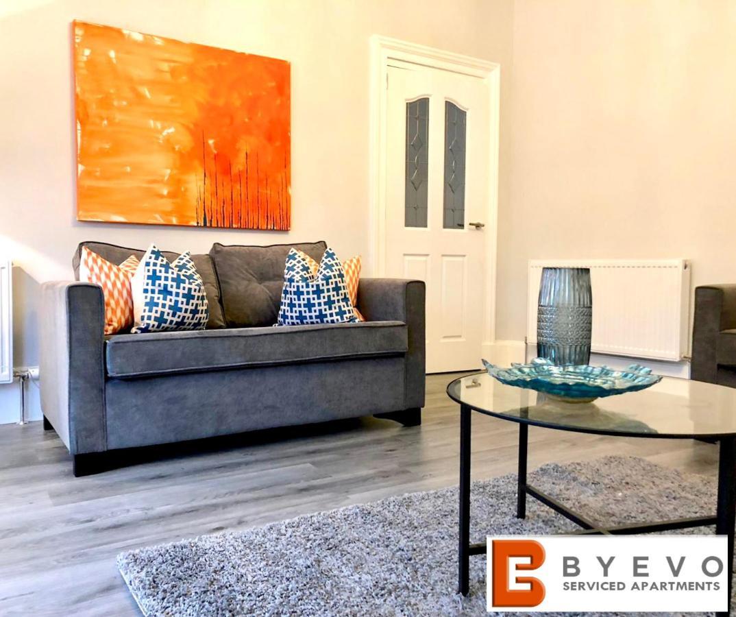 גלאזגו Byevo Almar Villa - Close To City And Airport - Perfect For Contractors Or Large Groups מראה חיצוני תמונה