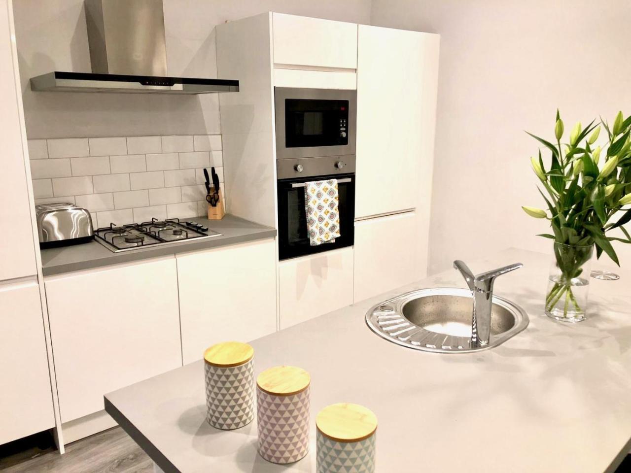 גלאזגו Byevo Almar Villa - Close To City And Airport - Perfect For Contractors Or Large Groups מראה חיצוני תמונה
