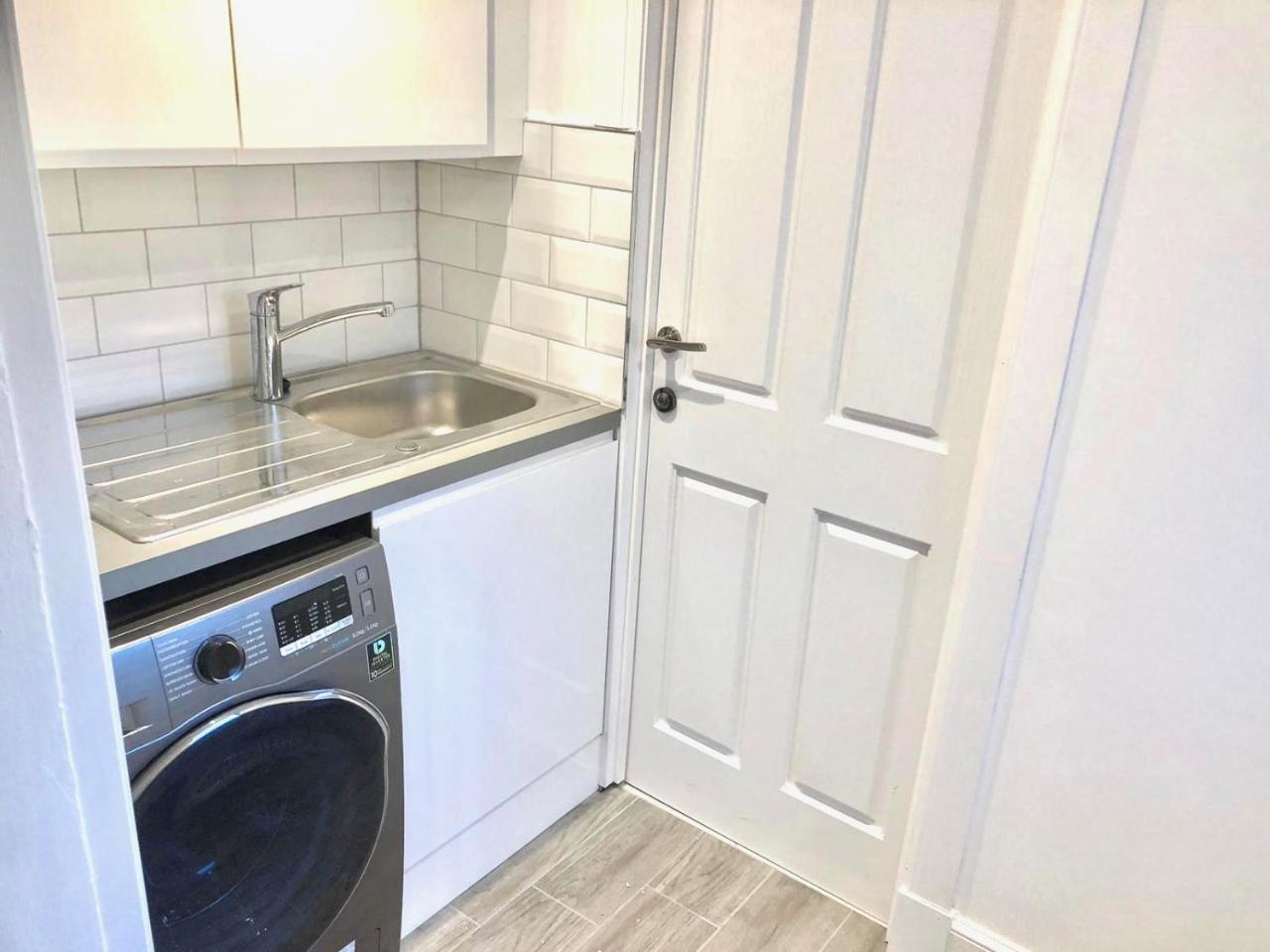 גלאזגו Byevo Almar Villa - Close To City And Airport - Perfect For Contractors Or Large Groups מראה חיצוני תמונה