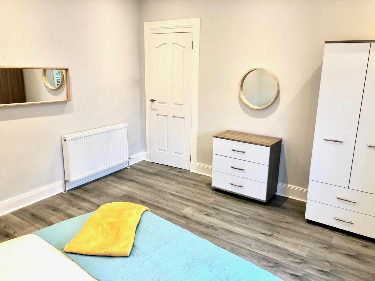 גלאזגו Byevo Almar Villa - Close To City And Airport - Perfect For Contractors Or Large Groups מראה חיצוני תמונה