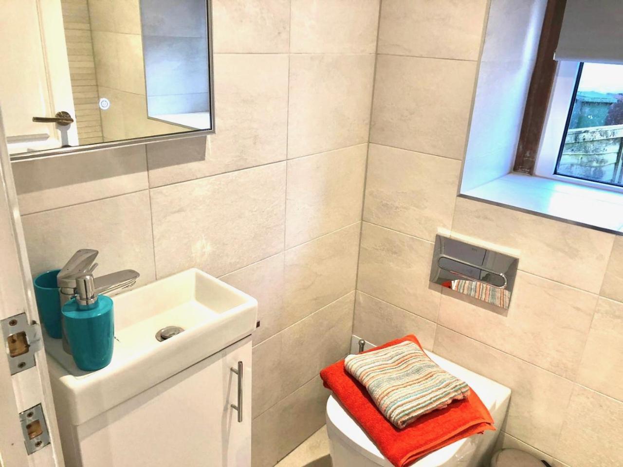 גלאזגו Byevo Almar Villa - Close To City And Airport - Perfect For Contractors Or Large Groups מראה חיצוני תמונה